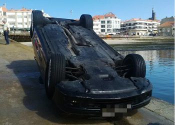 El mar se traga otro coche en Panxón