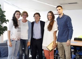 Reconocimiento para los medallistas vigueses María Pérez Araújo y Alberto Abalde