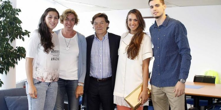 Reconocimiento para los medallistas vigueses María Pérez Araújo y Alberto Abalde