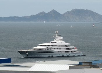 El magnate mexicano Bailleres envía a Vigo su megayate de 93 metros para sus vacaciones