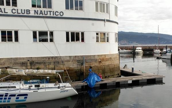 Rescatada una persona flotando en el Náutico