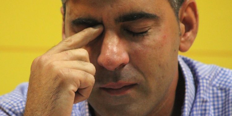 Cerillo dice adiós entre lágrimas y agradecimientos