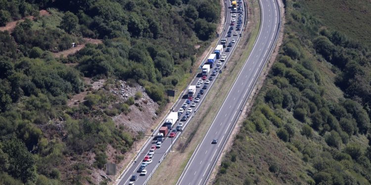 Retenciones kilométricas en sentido Vigo en el túnel de A Cañiza