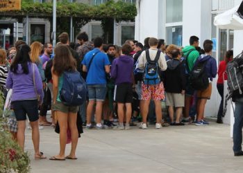 El mal tiempo obliga a suspender la Travesía a Nado de la Ría