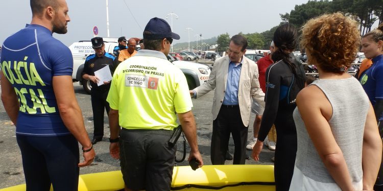 Cuatro tablas para mejorar los rescates en las playas viguesas