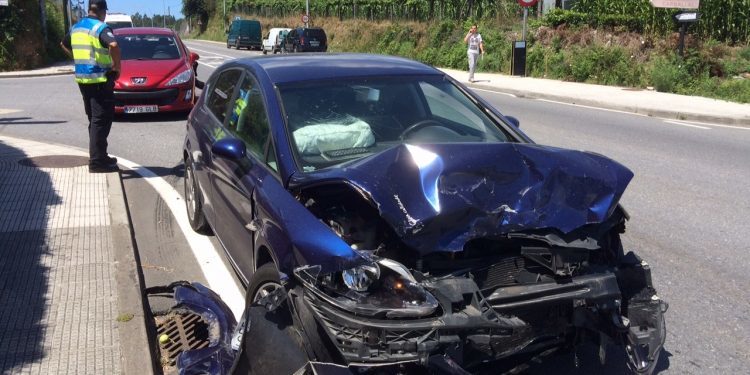 Dos menores heridos en un aparatoso accidente en Vigo