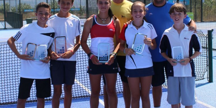 Cinco tenistas del Náutico, en las finales del Circuito Babolat