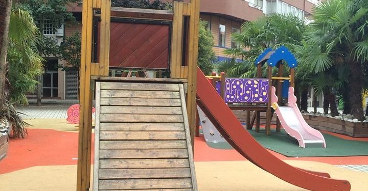 Un parque infantil incompleto