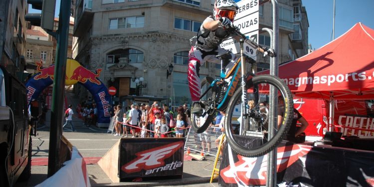 O Marisquiño ya desciende el Casco Vello