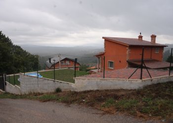 Muere el exbatería del grupo Los Piratas por un disparo de un guardia civil en Ponteareas