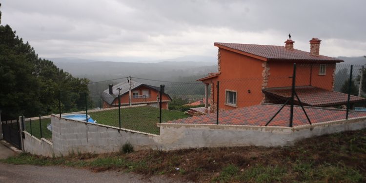 Muere el exbatería del grupo Los Piratas por un disparo de un guardia civil en Ponteareas