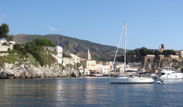 El «Alba Plena» recala en Sicilia