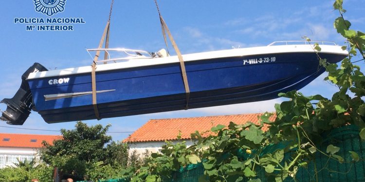 Siete detenidos en Galicia tras interceptar un pesquero portugués con 1.900 kilos de cocaína