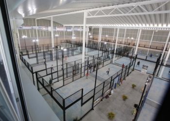 Semana de portas abertas para aprender a xogar a pádel en Máis que Auga