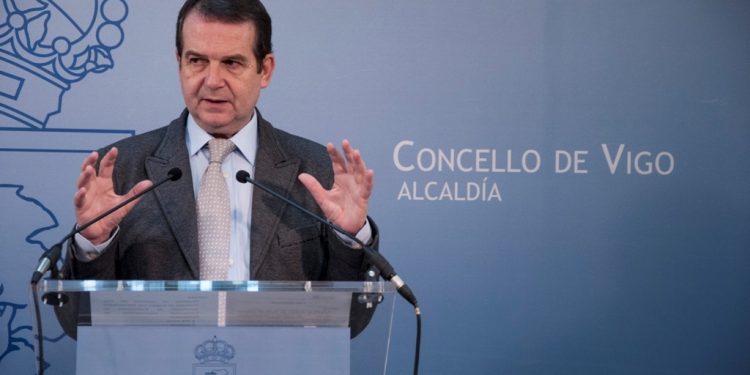 Caballero: «Es falso que recibiese un reloj y una pluma de regalo, lo digo yo y la Policía»