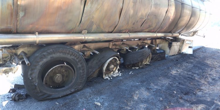 Arde un camión cisterna en Ponteareas