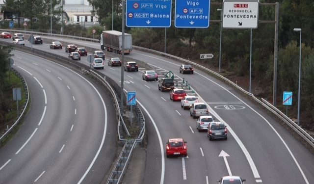 Tráfico intenso en la autovía A52 en sentido Vigo