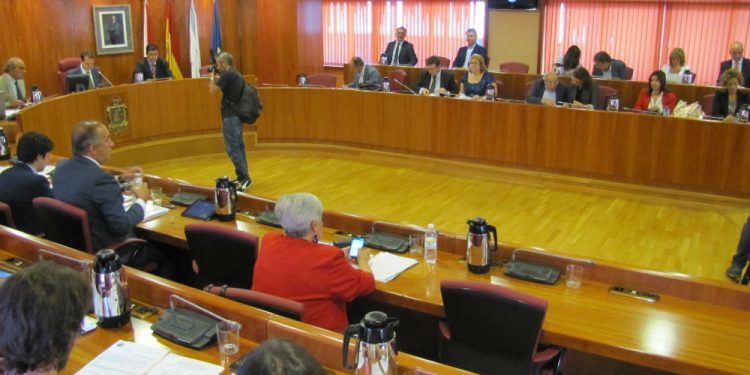 El pleno del Concello reclama la gratuidad del parking del nuevo hospital