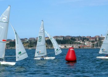 Antonio Maestre marca el ritmo en aguas del Abra