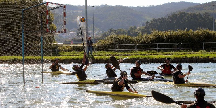 El Náutico Rodeira, campeón de la Liga Gallega de kayak polo
