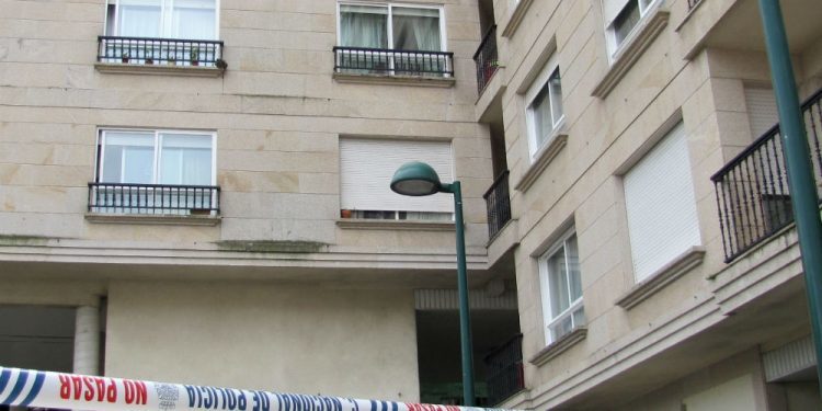 Un hombre y un bebé, heridos en una explosión de gas en Vigo