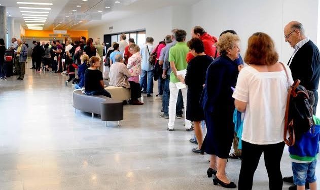 Colas para todo en el «Álvaro Cunqueiro»