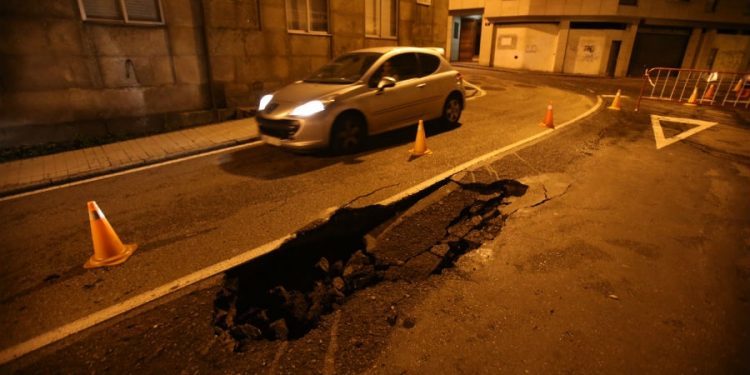 Corte de tráfico en Santa Marta por hundimiento de la calzada