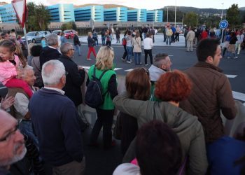 Caballero promete “tolerancia” con los aparcamientos irregulares en el hospital