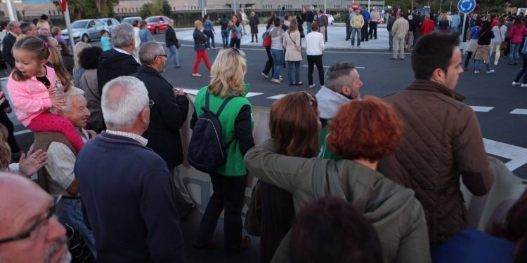 Caballero promete “tolerancia” con los aparcamientos irregulares en el hospital