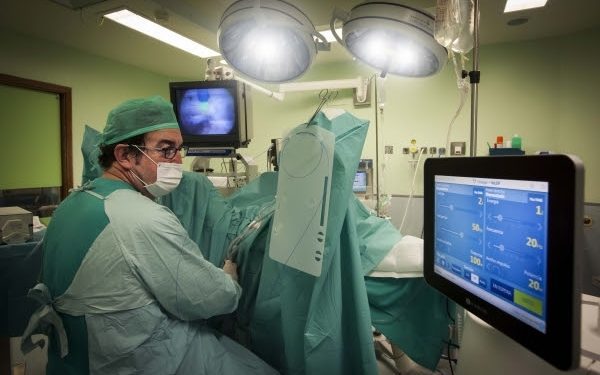 Povisa, a la vanguardia en operaciones de próstata