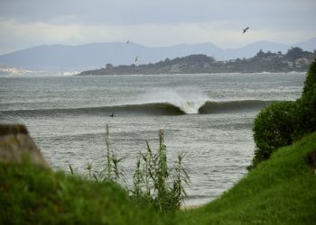 Patos acoge este sábado la primera prueba del Circuito Gallego de surf