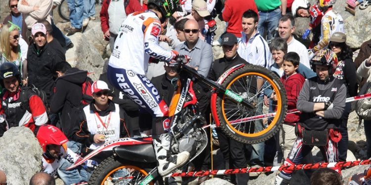 Toni Bou y el vigués Casales, en la prueba del Nacional de trial de Baiona