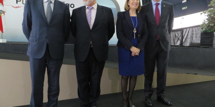 López Veiga toma el mando del Puerto de Vigo
