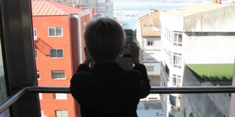 Un ascensor con vistas a la Ría de Vigo