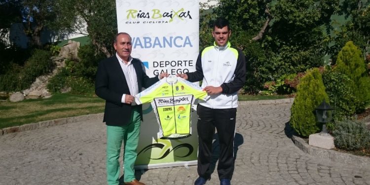 El Rías Baixas renueva al vigués Xoel Dias