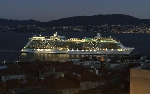 El «Celebrity Eclipse» trajo este viernes a Vigo a 4.000 personas