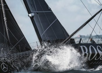 “Hugo Boss” se dirige al puerto de Vigo por avería