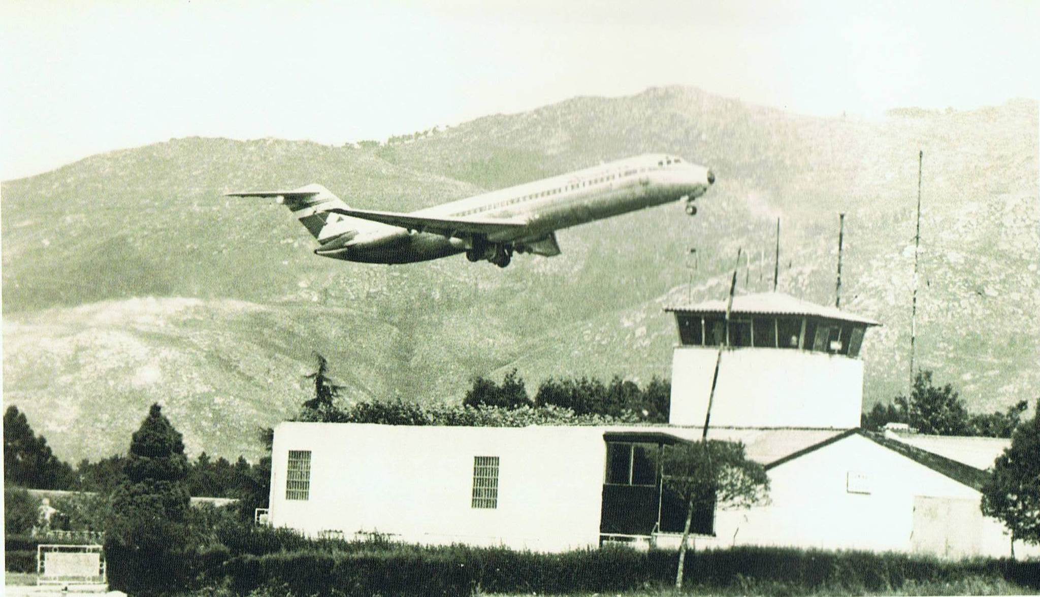 aerop.DC 9 sobre Peinador