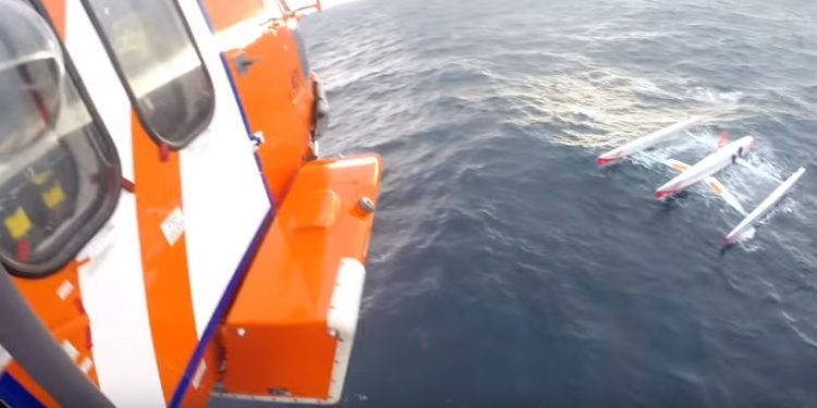 Rescatados a 150 millas de A Coruña los dos tripulantes del «Príncipe de Bretagne»