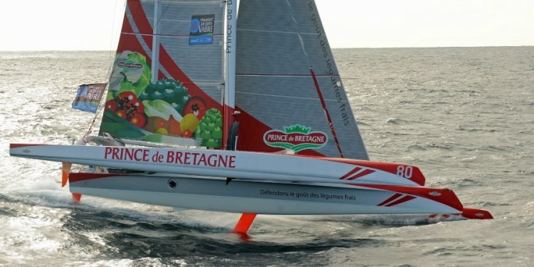Vuelca a 140 millas de A Coruña el velero oceánico «Principe de Bretagne»