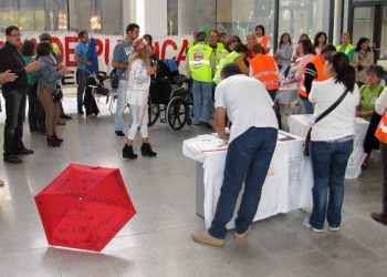 Celadores de toda Galicia se unen en Vigo a la huelga general