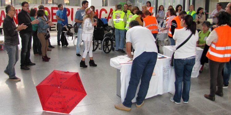 Celadores de toda Galicia se unen en Vigo a la huelga general