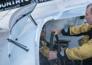 “Spindrift 2” e “IDEC Sport” están a menos de mil millas del Ecuador
