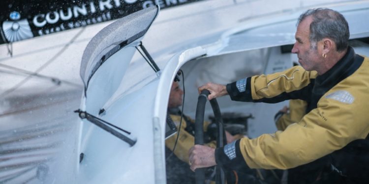 “Spindrift 2” e “IDEC Sport” están a menos de mil millas del Ecuador