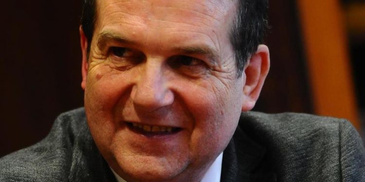 Caballero: «La concesionaria tiene que mantener el césped en un estado óptimo, para eso le pagamos»