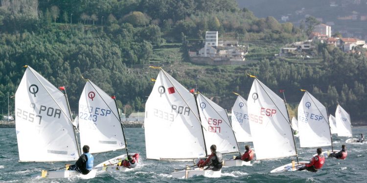 El luso Manuel Ramos lidera el Meeting Internacional Cidade de Vigo de Optimist