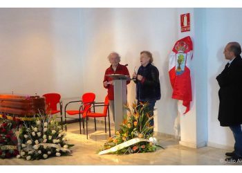 Vigo despide con versos a su poeta de la luz