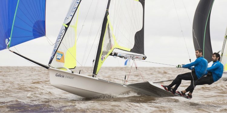 Carlos y Antón Paz caen a la octava posición en el Mundial 49er