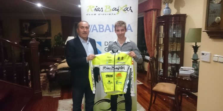 El ponteareano Álex Parga, primer refuerzo del Rías Baixas