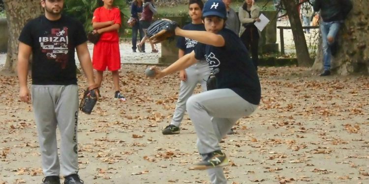 El Halcones hace un nido de béisbol en Vigo